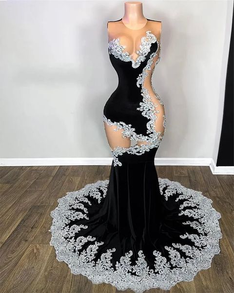 Abiti da ballo a sirena in velluto nero con applicazioni di pizzo argento 2024 Abito da compleanno sexy con top in maglia trasparente di lusso o collo Abiti da sera per ragazza nera