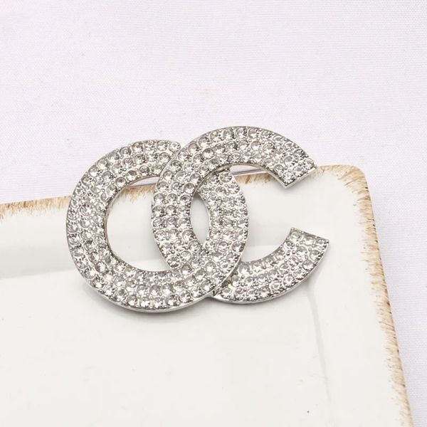 Desinger de luxo famosa marca dupla carta broches geometria broche feminino menina elegante cristal strass terno pino moda jóias cachecol decoração acesso presentes