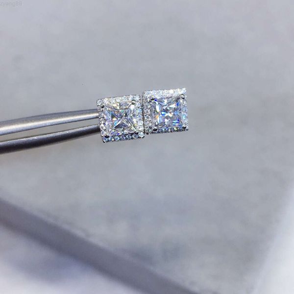 Sıcak Satış Moda Takı Kadınlar Küpe Prenses Kesme 5x5mm 0.8Ct VVS1 Moissanit Elmas Küpe 18k Katı Altın Küpe