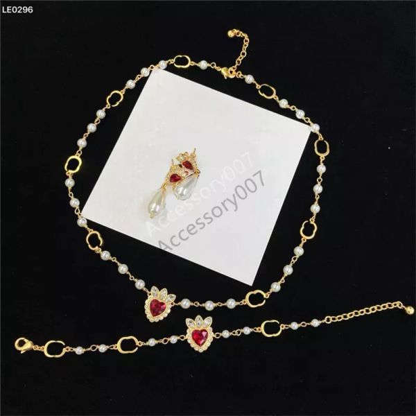 orecchini di gioielli firmatiCollana di perle d'amore con diamanti Orecchini con strass di rubini Ciondolo a catena in metallo Bracciale in cristallo Eardrop Regalo di anniversario