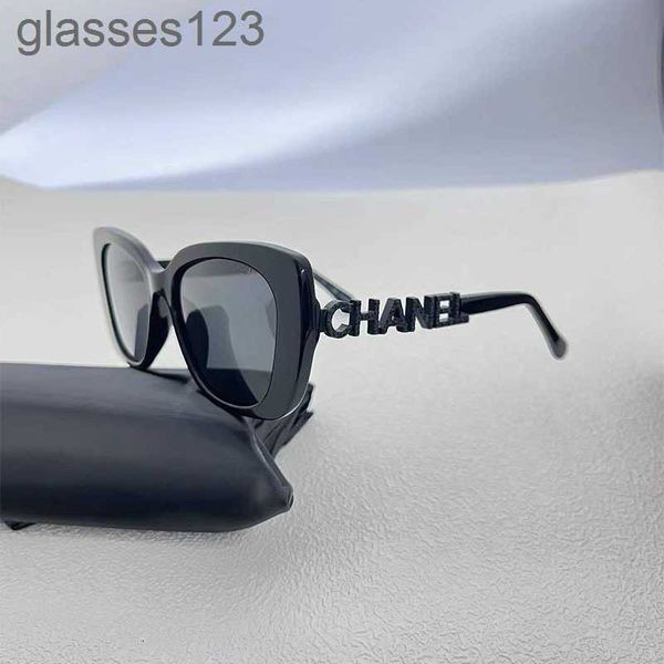 2024. Modische CH-Top-Sonnenbrille für Damen, CH5422, mit Diamanten besetzte Buchstaben, runde Beine, dünn, UV-beständig, mit Originalverpackung. Richtige Version, hohe Qualität, 7I0J