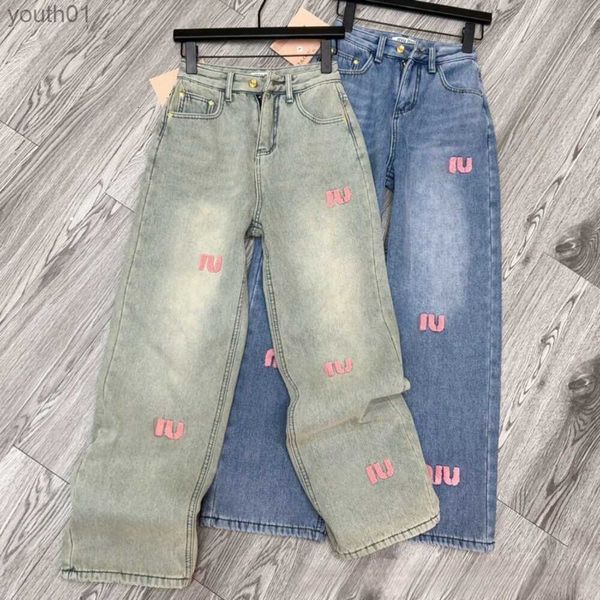 Jeans da donna di alta qualità Autunno jeans da donna fashiona rosa spazzolino da denti lettera ricamata pantaloni in denim pantaloni firmati da donna peluche pantaloni denim dritti 240304