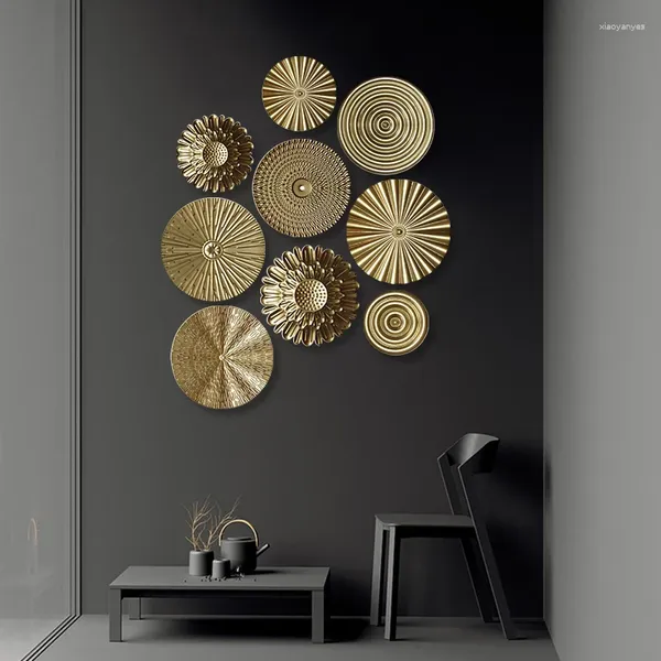 Dekoratif figürinler 1pc nordic ışık lüks yuvarlak duvar asılı dekor altın demir düzensiz disk metal kolye retro dekorasyon