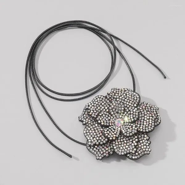 Catene Strass Girocollo a fiori grandi Design speciale Accessori per collo Collana lunga in corda Donne romantiche regolabili