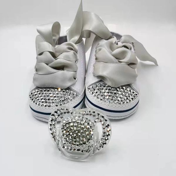 2. Mädchen-Segeltuch-Turnschuhe, geborenes Baby, Strass-Espadrilles, personalisierter Name, Datum, Babybettschuhe und Schnuller-Set 240227