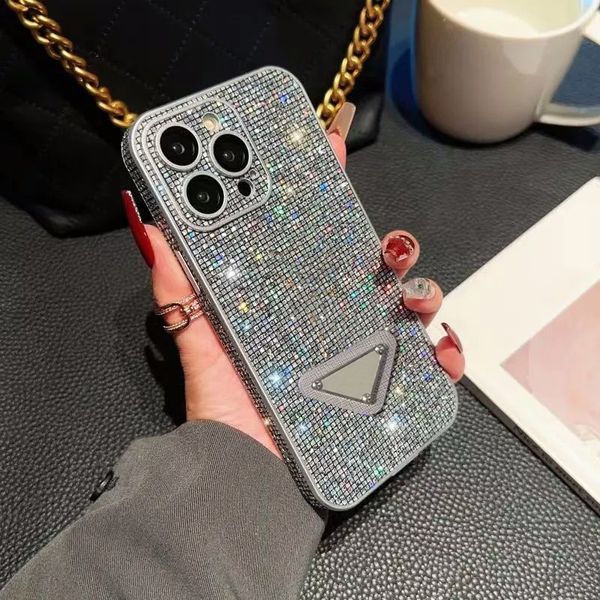 Luxo diamante glitter caso de telefone designer para iphone 15 pro max casos apple iphone 14 plus 12 11 pro max espumante strass cobertura completa triângulo p capa móvel