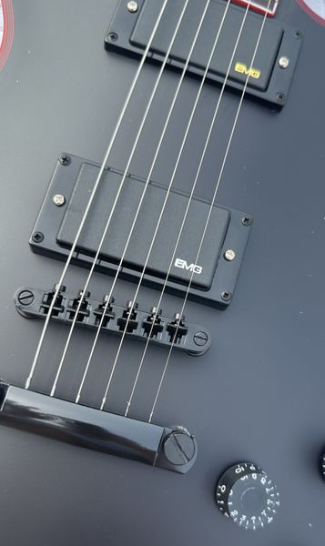 Guitarra elétrica personalizada, logotipo vermelho e embalagem corporal, preto fosco, cartucho EMG preto