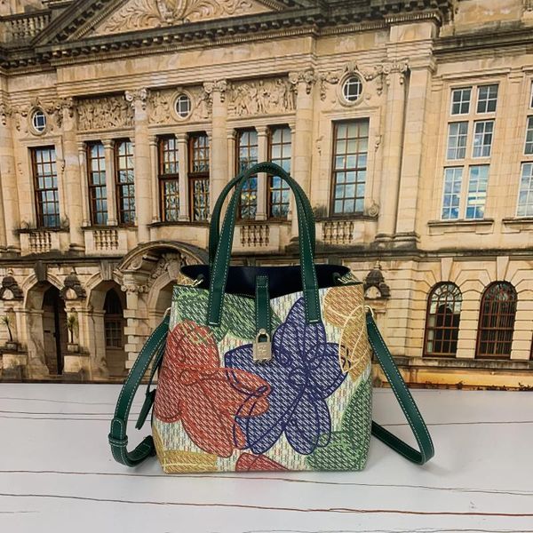 Borse per la spesa 2024 Borsa a secchiello piccola da donna colorata Tracolla leggera Banchetto di lusso da viaggio Chiusura in metallo CILMI HARVILL CHHC