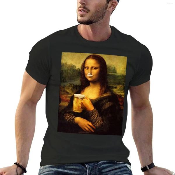 Erkek tankı, bira lekeli bir dudakla Mona Lisa'nın tepesinde. Sanat boyama duvar çerçevesi tişört gömlekleri grafik tees erkek t rahat şık