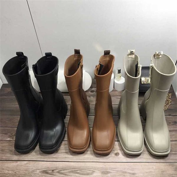 32% di SCONTO Scarpe sportive 2024 Tubo alto pioggia autunno/inverno nuove donne alla moda fondo spesso testa quadrata cerniera laterale antiscivolo e resistenti all'usura stivali da moto cavaliere