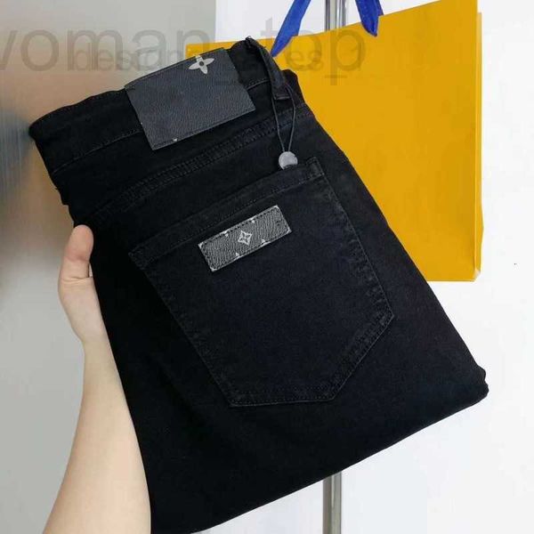 Jeans da uomo Designer Luxury Uomo Tinta unita floreale Lettera Slim Stretch lavaggio dritto Pantaloni da lavoro vintage da moto con toppa superiore resistente all'usura UJN5 ZEDV