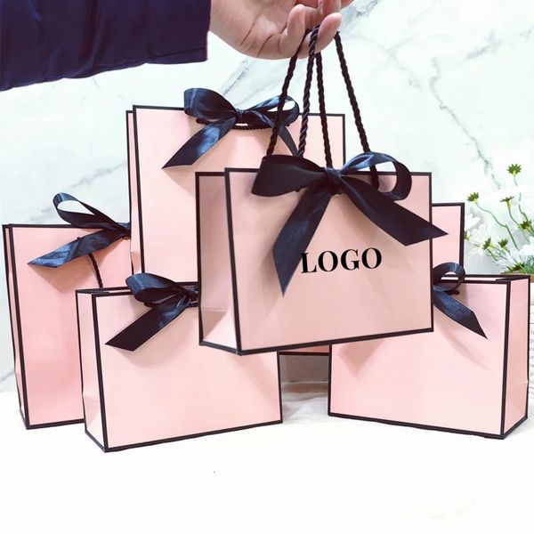 Sacola de papel kraft 50 peças, sacola de marca personalizada com laço, embalagem para presente, loja de roupas, embrulho de compras 240223