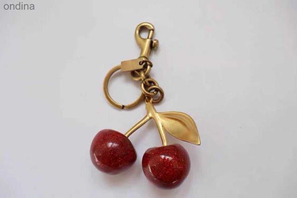 Anahtar anahtarlık kiraz tarzı kırmızı renk Chapstick Wrap kapak ekibi Lipbalm Rahat/Çanta Parçaları Moda Moda 240304