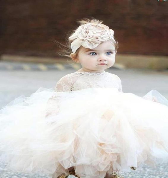 Abiti da battesimo per bambini piccoli in avorio vintage adorabili Abiti da ragazza di fiori con maniche lunghe in pizzo Tutu Abiti da ballo Cheap1250575