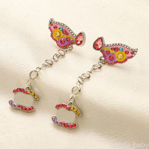Lettera di marca Orecchini pendenti Farfalla Designer Gioielli Orecchini con diamanti colorati Regalo per gli amanti del fidanzamento