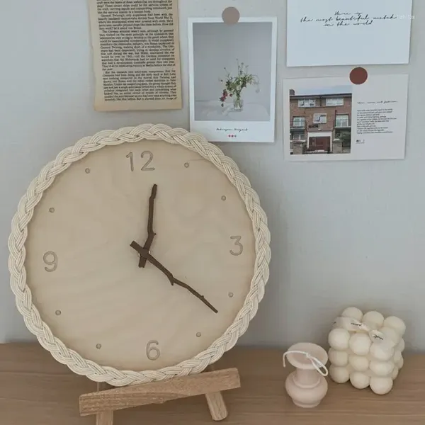 Wanduhren Ins Harajuku Stil Holz Stille Uhr Hand Woven Rattan Runde Digitale Stumm Uhr Homestay Hängende Ornamente Figur