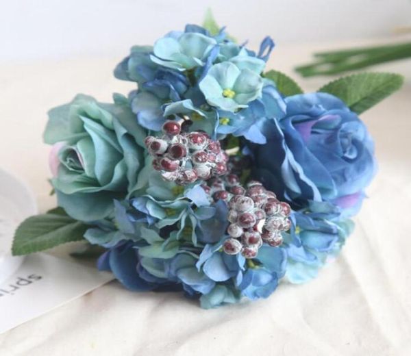 Bouquet di rose artificiali blu, decorazioni creative per matrimoni, diametro di circa 21 cm, includono ortensie e bacche di rosa WT0373469497