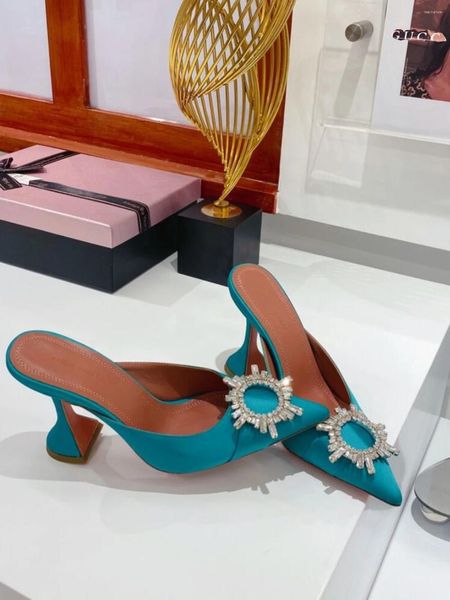 Sapatos de vestido Amina Muaddi Strass Bow Sandálias Toe Chinelos Mulheres Verão Girassol Fada Vento Peixe Boca Salto