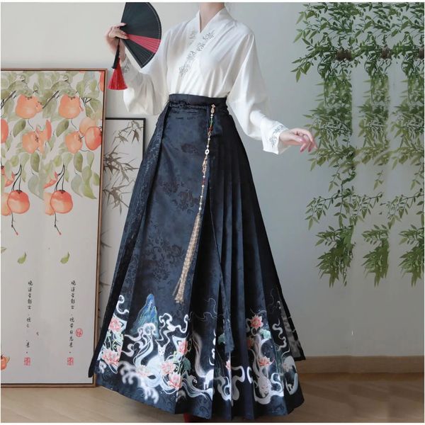 Polyester Chinesische Ming Mond Hanfu Vintage Frauen Bunte Blaue Falten MaMian Rock Flugzeug Ärmel 240220