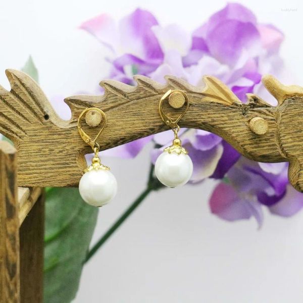 Orecchini pendenti da 14 mm con perle di conchiglia bianca sfaccettate Earbob Eardrop regali per donne ragazze signore creazione di gioielli design