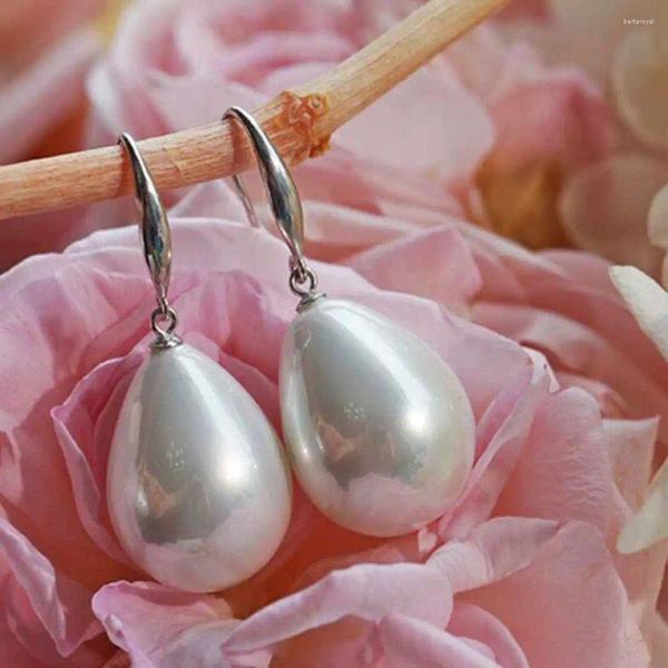 Orecchini pendenti Conchiglia bianca Perla Goccia 18 carati Gancio Eardrop Gioielli da donna Acquacoltura Festa Festa della mamma Natale classico