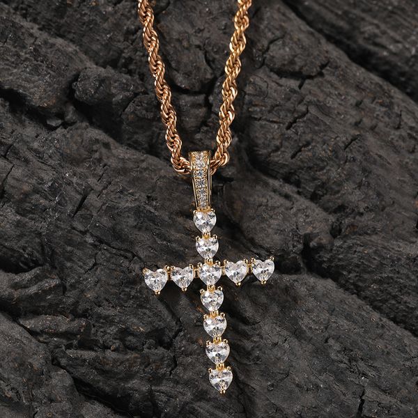 Collana con ciondolo croce in zircone a forma di cuore con ciondolo moda hip-hop Gioielli in cristallo placcato oro reale 18k Gioielli religiosi da donna