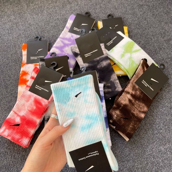 Новые разноцветные хлопковые носки для мужчин и женщин с классическими буквами, дышащие носки, смешанные футбольные баскетбольные носки
