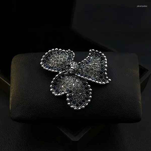 Broşlar Zarif Orijinal Üç Petal Çiçek Broş Kadınlar Vintage Lüks Lüks Korsaj Takım Pinler Mücevher Pimleri
