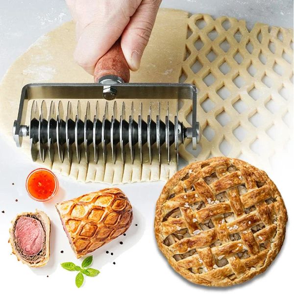 Aço inoxidável pastelaria treliça cortador de massa biscoito torta pizza pão rolo com alça madeira ferramenta macarrão diy bakeware 240226