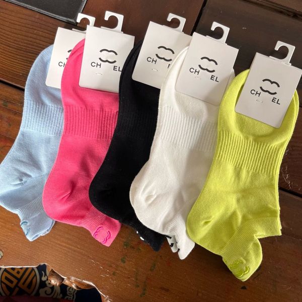 Meias de algodão Mulheres Meias Clássicas Chinelos Designers Carta Curta Respirável Doce Cor Mistura Moda Esportes Casual Sock Luxo Casual Conforto