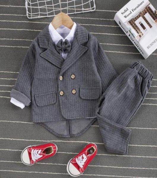 Baby Jungen Kleidung Frühling Britischen Stil Vertikal Gestreiften Fliege Anzug 3 stücke Anzug kinder039s Gentleman Hübscher Anzug Kinder Kleidung8545879