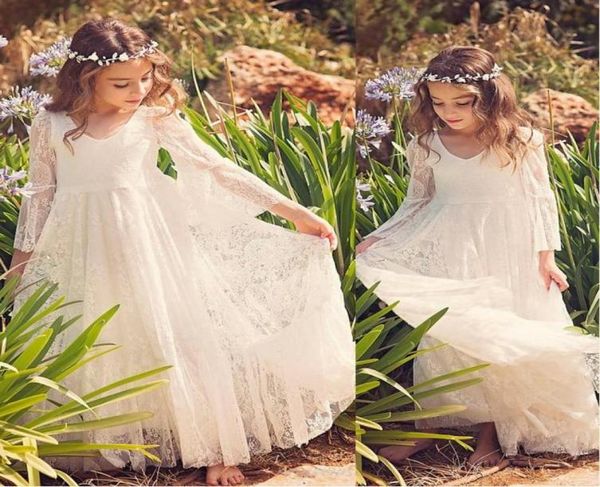 Neue Strandblumenmädchen-Spitzenkleider Weiß Elfenbein Boho Erstkommunionkleid für kleine Mädchen V-Ausschnitt Langarm A-Linie Günstige Kinder Mi7830991