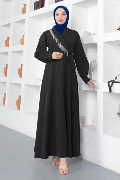 Ethnische Kleidung Islamische muslimische Quaste Bohrer Kette Abendkleid für Frauen Herbst Winter schwarz langärmelige Revers schlank Türkei Damen