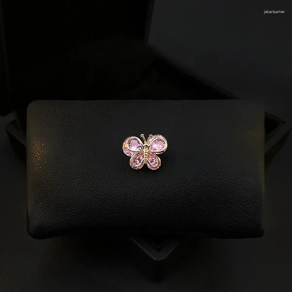 Broches bonito rosa borboleta broche feminino high-end terno roupas decote anti-exposição pequena fivela acessórios colar pino jóias 5303