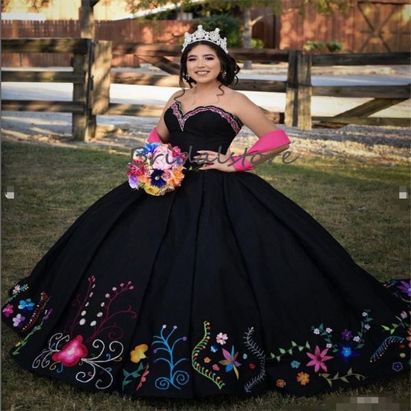 Schwarzes Charro Quinceanera-Kleid Mexikanisch 2024 Fotografie Elegante Blumenstickerei Vestidos De Xv Anos Mexicano Süßes 15. Geburtstagspartykleid Robe De Mariee