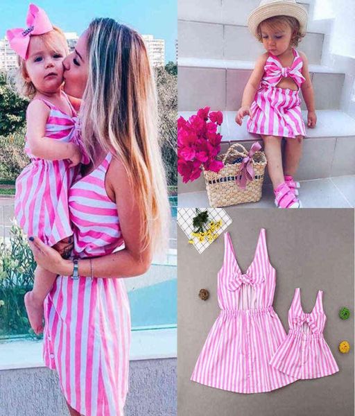 Mutter Tochter Sommer gestreiftes Kleid Familie passende Frauen Kind Mädchen Kleidung ärmellose Riemen Schleife knielanges Strandkleid Y1122781830