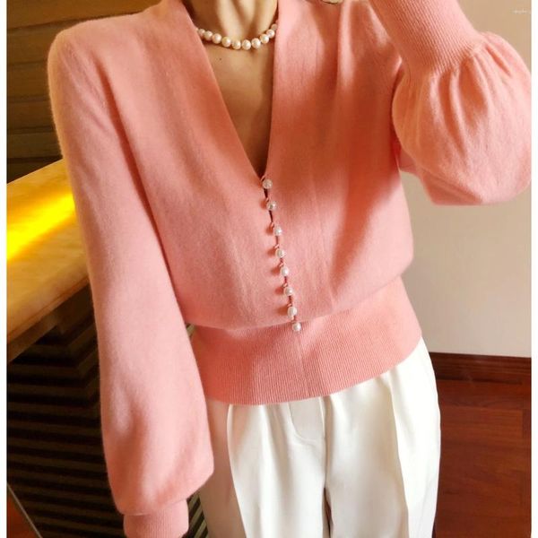 Damenstrickjacke aus rosafarbenem Kaschmir für Frauen 2024 Sexy V-Ausschnitt Puffärmel Lavendelpullover Eleganter Perlenknopf Weiß Schwarz Strickwaren