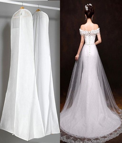 180 см свадебного платья в пыли.