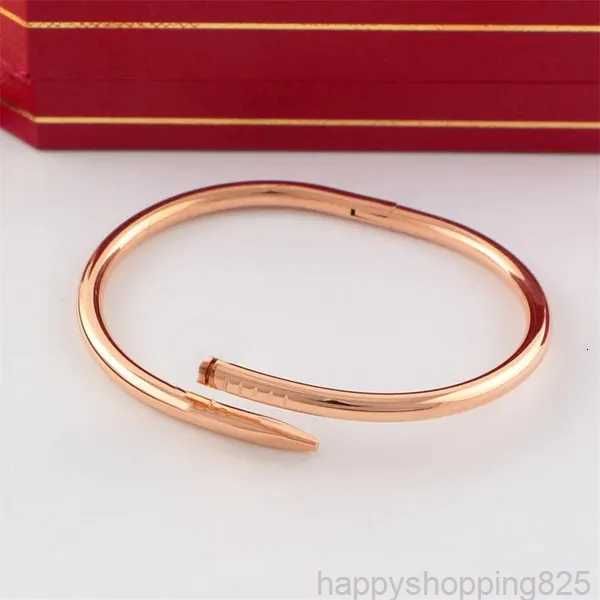 Bracciale in oro con diamanti Designer di gioielli per unghie per donna uomo Bracciale in oro Tutti i diamanti Gioielli in acciaio inossidabile Bracciali firmati per unghie non allergici a colori veloci 254DU