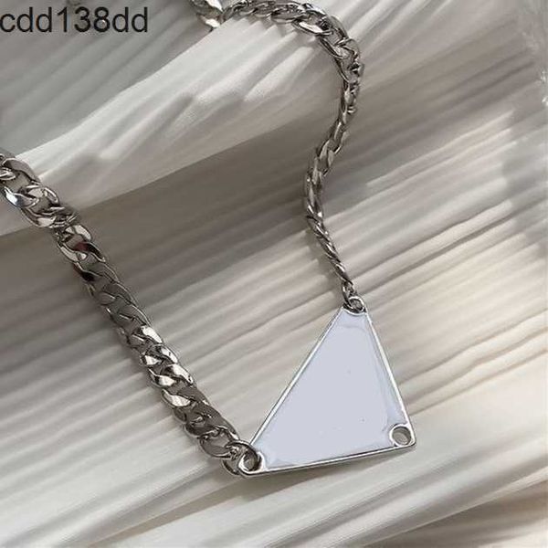 Colares de pingente Triângulo de triângulo Luxo Círculo colares designer de jóias homens e mulheres pingente de diamante de aço inoxidável para casais presente de natal com ou