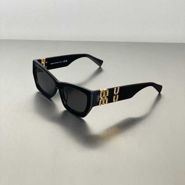 Роскошные дизайнерские солнцезащитные очки. Высококлассные солнцезащитные очки MIU от семьи Мяо, женские квадратные солнцезащитные очки, вставки «кошачий глаз», ножки с французскими золотыми буквами.