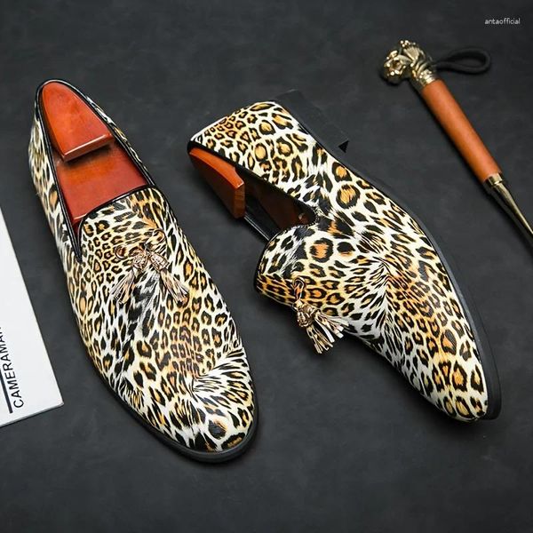 Sapatos de vestido masculino leopardo padrão mocassins elegantes resistentes ao desgaste antiderrapante deslizamento com parte superior de couro pu para casual ao ar livre