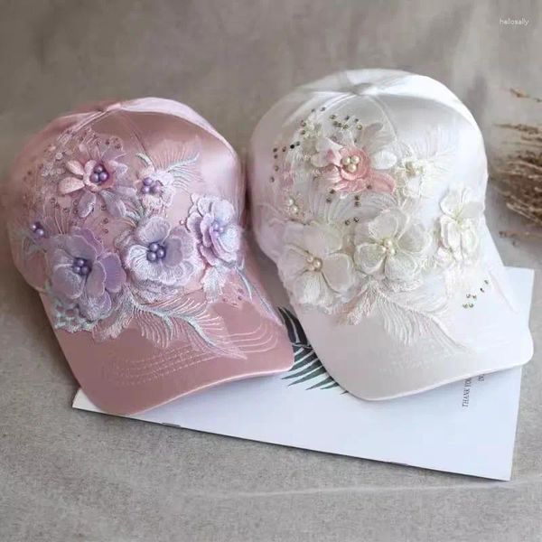 Top kapakları 202403-shi ins chic tasarımcı saten parlak nakış çiçekleri dekorasyon bayan beyzbol şapkası kadın eğlence vizörleri kapağı