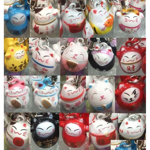 Ciondoli per cinturini per cellulare arrivano 100 pezzi vari colori carino Maneki Neko gatto fortunato campana fascino mobile consegna di goccia accessori per telefoni Dh3X8