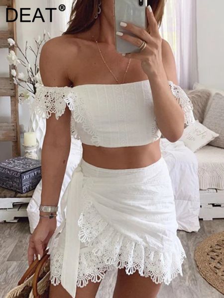 Платья Deat 2023 Fashion Summer White Lace Hollow Out Bangage Bodycon Slash Neck Short Top Mini Юбка с двумя кусочками для женщин наряды Mi629