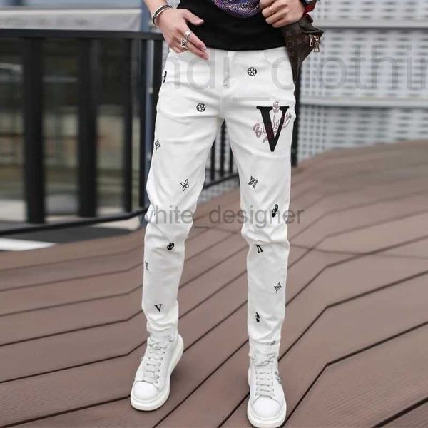 Jeans da uomo Jeans firmati firmati Marchio trendy personalizzato stampato bianco casual da uomo con vestibilità slim e versione piccola di bellissimi pantaloni lunghi ricamati KV2Z