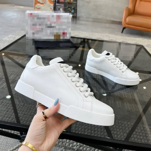 2024 Hot Luxury Platform Men Shoe Designer Scarpe in pelle Sneakers Pure White Mens Lace Scarpe casual Scarpe da ginnastica sportive in vera pelle da jogging Scarpe da corsa