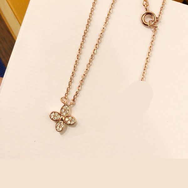 Collana semplice e calda con fiori di diamanti, collana da donna, delicate collane con ciondolo a forma di trifoglio per signora