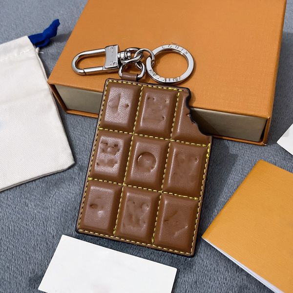 Designer Chocolate Modelo Chainária de chaves de chaves de chave de chave 7x9cm Designers de cartas de marca Chaves para porte clave presente homens homens de carro acessórios sem caixa sem caixa