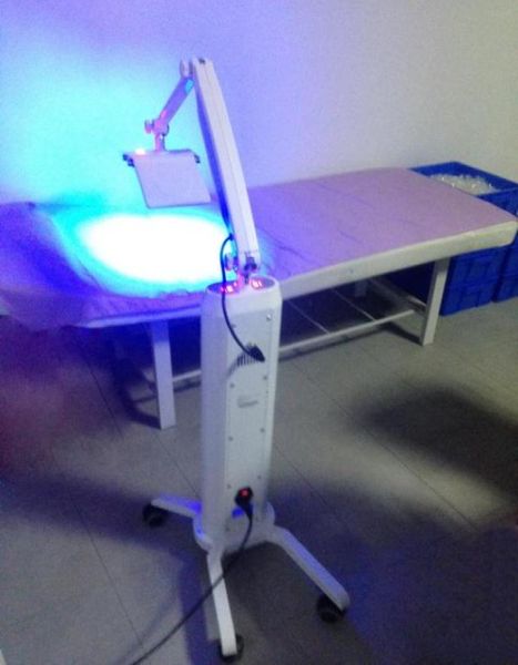 La popolare macchina per terapia della luce a LED PDT con sette colori LED per terapia della luce PDT ha condotto la macchina per la bellezza del salone del viso da pavimento mobile8024566